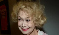 Светлана Немоляева и Полина Лазарева делятся семейным теплом в вечер перед Новым годом svetlana nemolyaeva i polina lazareva delyatsya semejnym teplom v vecher pered novym godom-ul-rks-ru-0