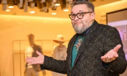 Александр Васильев обсуждает смелый стиль Аллы Пугачевой и советы Надежды Бабкиной aleksandr vasilev obsuzhdaet smelyj stil ally pugachevoj i sovety nadezhdy babkinoj-ul-rks-ru-0