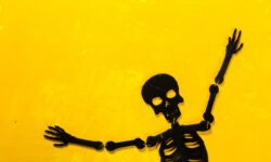 Необычные ритуалы, связанных со смертью Черный скелет танцует