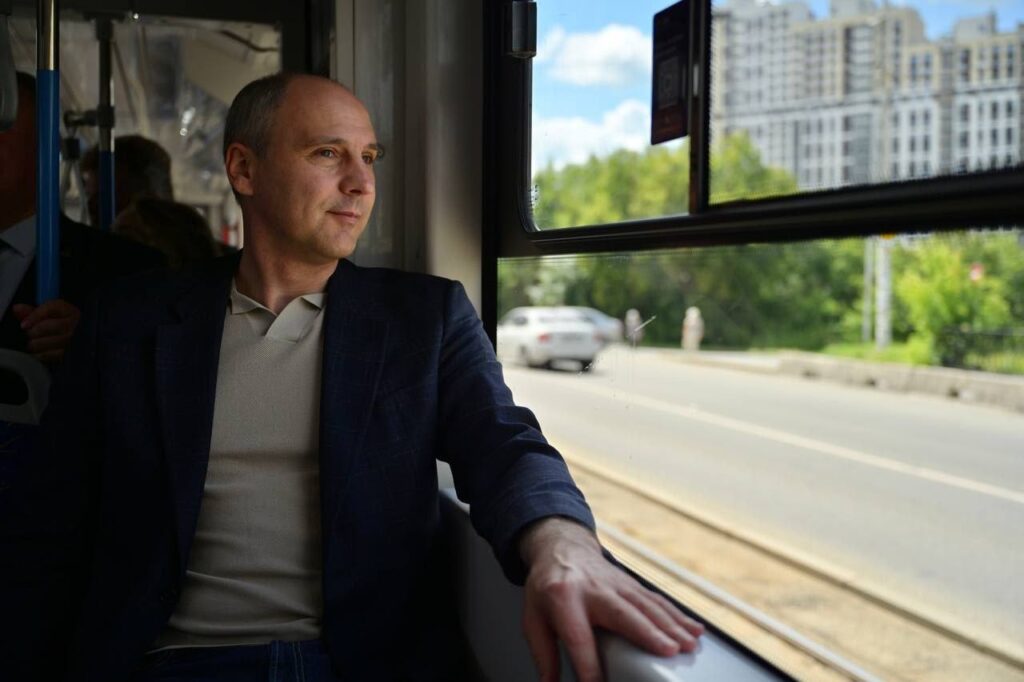 Денис Паслер: В Екатеринбурге на линию вышел новый пятисекционный трамвай.