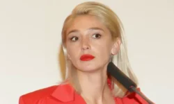 Ретро-образ Насти Ивлеевой вдохновляет поклонников в моде retroobraz nasti ivleevoj vdohnovlyaet poklonnikov v mode-ul-rks-ru-0