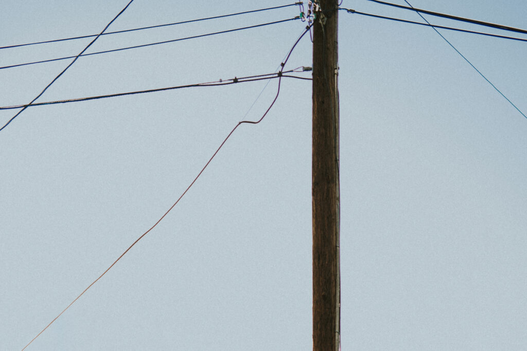 Трос-растяжка телефонного столба