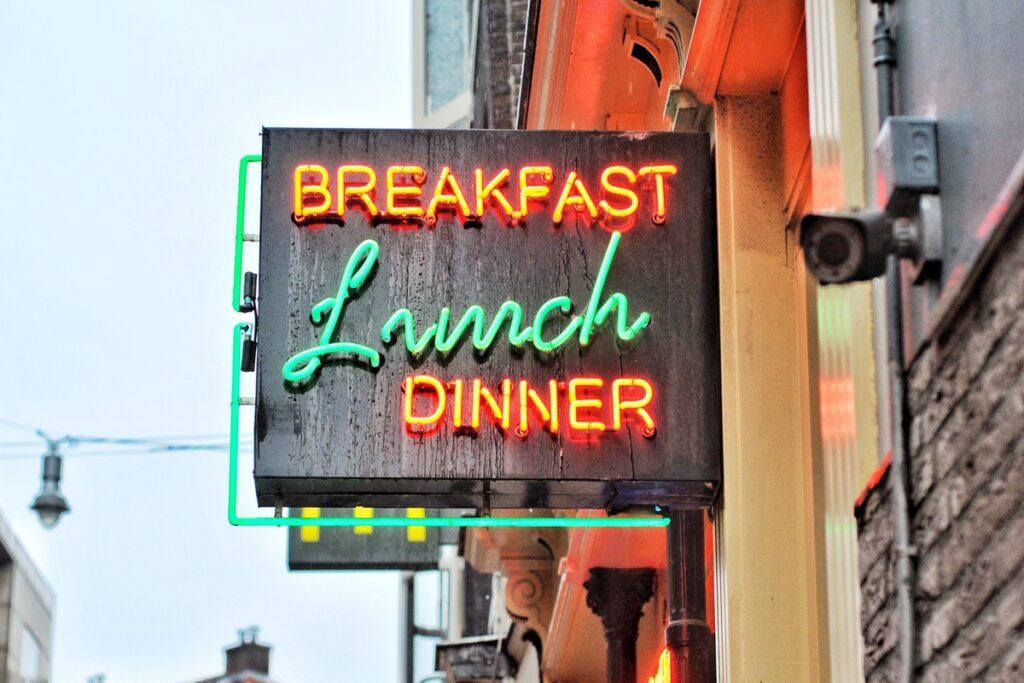 Вывеска фастфуда