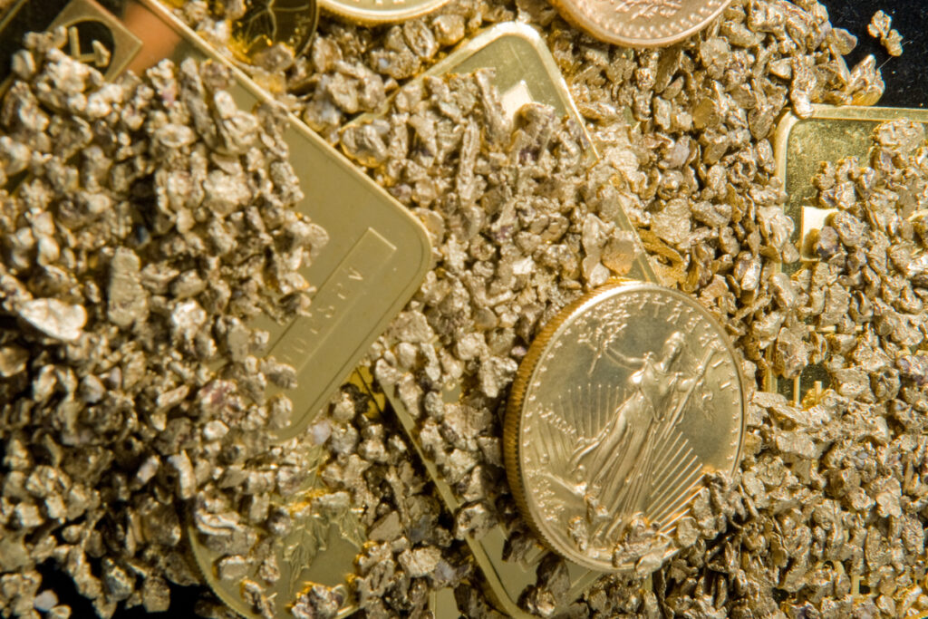 Золото в монетах, самородках и слитках
