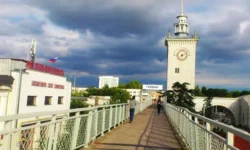 aleksej dushkin raskryvaet tajnu magicheskih chasov sochinskogo i simferopolskogo vokzalov-ul-rks-ru-0