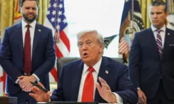 Дональд Трамп и Пэм Бонди поддержали закон о порче флага США с оптимизмом donald tramp i pem bondi podderzhali zakon o porche flaga ssha s optimizmom-ul-rks-ru-0