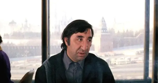 Я сейчас вам одну умную вещь скажу… Но если вы не узнали этот фильм — вам в Москву по путевке нельзя! | Источник: кадр из фильма «Мимино» (16+), реж. Георгий Данелия, киностудия «Мосфильм», 1977 год