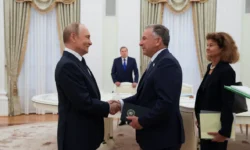 Путин и Уиткофф обсуждают переговоры и влияние встречи с Трампом putin i uitkoff obsuzhdayut peregovory i vliyanie vstrechi s trampom-ul-rks-ru-0