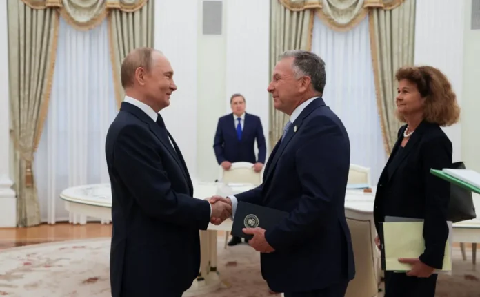 putin i uitkoff obsuzhdayut peregovory i vliyanie vstrechi s trampom-ul-rks-ru-0