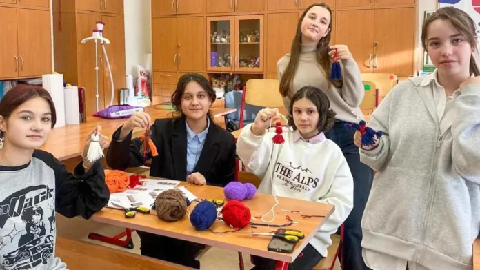 shkola 1285 v moskve zapuskaet volonterskoe dvizhenie pod rukovodstvom klinkovoj i kostinoj-ul-rks-ru-0