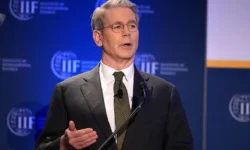 Трамп и Бессент обсуждают новые перспективы команды ФРС по выбору лидера tramp i bessent obsuzhdayut novye perspektivy komandy frs po vyboru lidera-ul-rks-ru-0