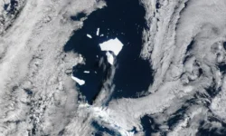 Айсберг A-23A совершает удивительное путешествие от ледника Фильхнера к Южной Георгии ajsberg 23 sovershaet udivitelnoe puteshestvie ot lednika filhnera k yuzhnoj georgii-ul-rks-ru-0