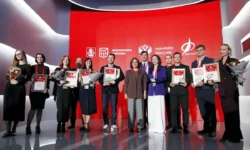 Ирина Окладникова и Мария Багреева наградили лучших журналистов страны irina okladnikova i mariya bagreeva nagradili luchshih zhurnalistov strany-ul-rks-ru-0