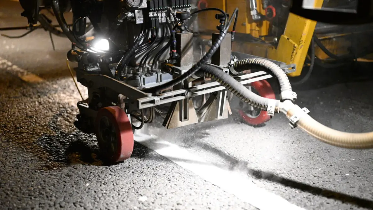 Работы по обновлению дорожной разметки завершились в Москве