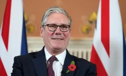 donald tramp i kir starmer obsuzhdayut sudbu ukrainy i rossii-ul-rks-ru-0