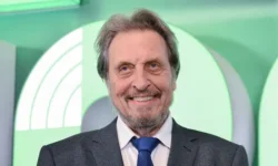 Эррол Маск, отец Илона Маска, поддержал «Ак Барс» на матче КХЛ в Казани errol mask otecz ilona maska podderzhal ak bars na matche khl v kazani-ul-rks-ru-0