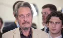 Эррол Маск в Казани наблюдает захватывающий хоккейный поединок Ак Барса! errol mask v kazani nablyudaet zahvatyvayushhij hokkejnyj poedinok ak barsa-ul-rks-ru-0