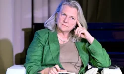 Карин Кнайсль обсуждает Путина, Трампа и Венгрию в диалоге Россия-НАТО karin knajsl obsuzhdaet putina trampa i vengriyu v dialoge rossiyanato-ul-rks-ru-0