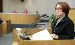 Наряд Набиуллиной в Госдуме выделяется своим твердым стилем naryad nabiullinoj v gosdume vydelyaetsya svoim tverdym stilem-ul-rks-ru-0