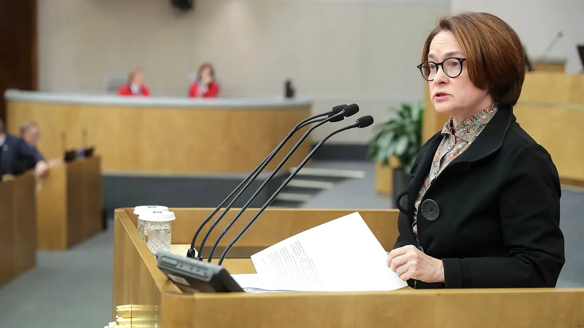 «Видимо, холодно»: Собчак удивилась внешнему виду Набиуллиной в Госдуме