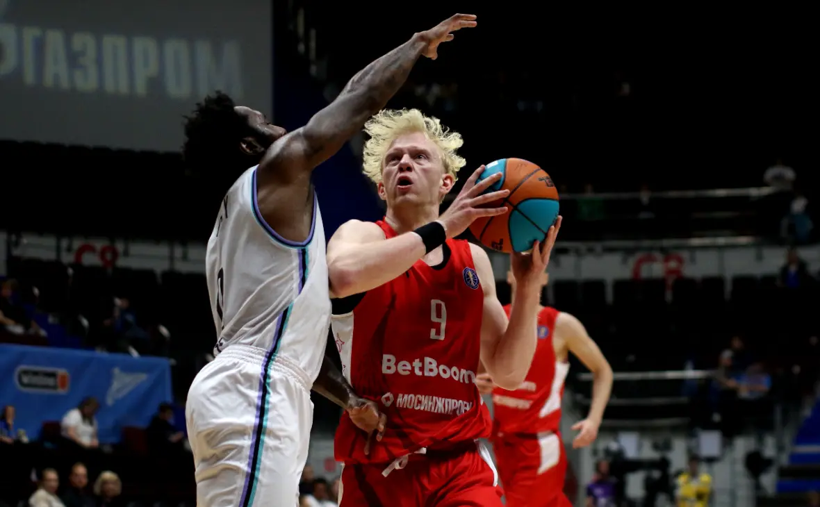 Даниил Касаткин (справа) (Maksim Konstantinov / Global Look Press)