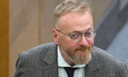 В Госдуме обсудили идею продажи валенок с гербом и аксессуаров для iPhone v gosdume obsudili ideyu prodazhi valenok s gerbom i aksessuarov dlya -ul-rks-ru-0