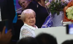 Александра Пахмутова празднует 96-летие на сцене Кремлевского дворца aleksandra pahmutova prazdnuet 96letie na sczene kremlevskogo dvorcza-ul-rks-ru-0