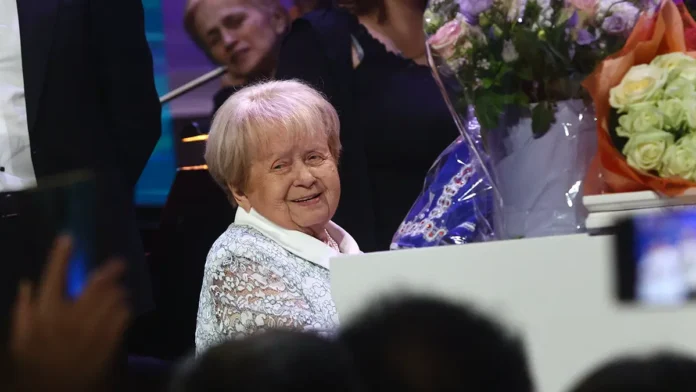 aleksandra pahmutova prazdnuet 96letie na sczene kremlevskogo dvorcza-ul-rks-ru-0