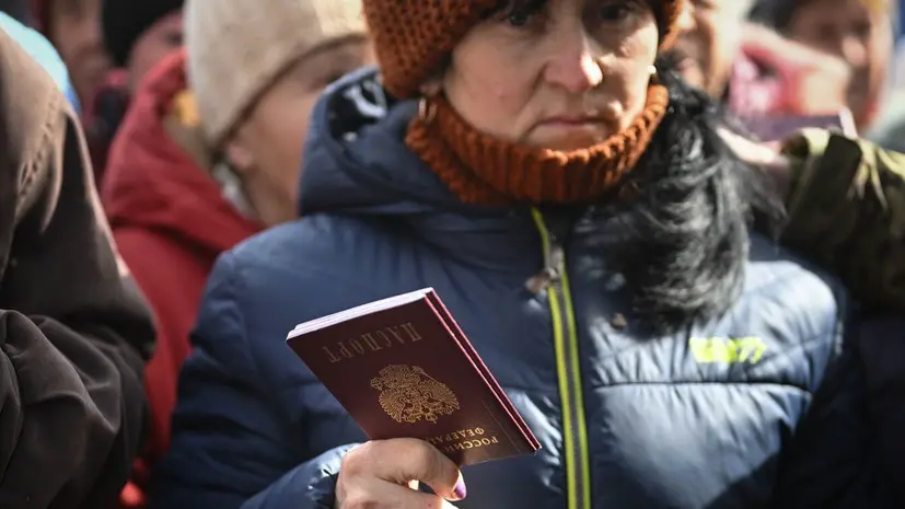 Более 1 млн жителей ЛНР получили паспорта России с 2022 года