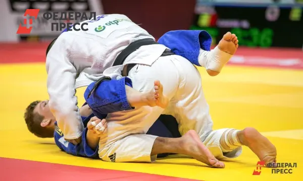 Денис Паслер поздравил героев самбо с золотом Кыргызстана для Свердловской области-0