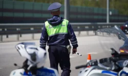 ГАИ напомнила, как Административный кодекс регулирует проверку водительских удостоверений gai napomnila kak administrativnyj kodeks reguliruet proverku voditelskih udostoverenij-ul-rks-ru-0