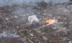 Минобороны РФ раскрывает последствия атаки ФАБ-500 по позициям ВСУ в ДНР minoborony rf raskryvaet posledstviya ataki fab500 po pozicziyam vsu v dnr-ul-rks-ru-0