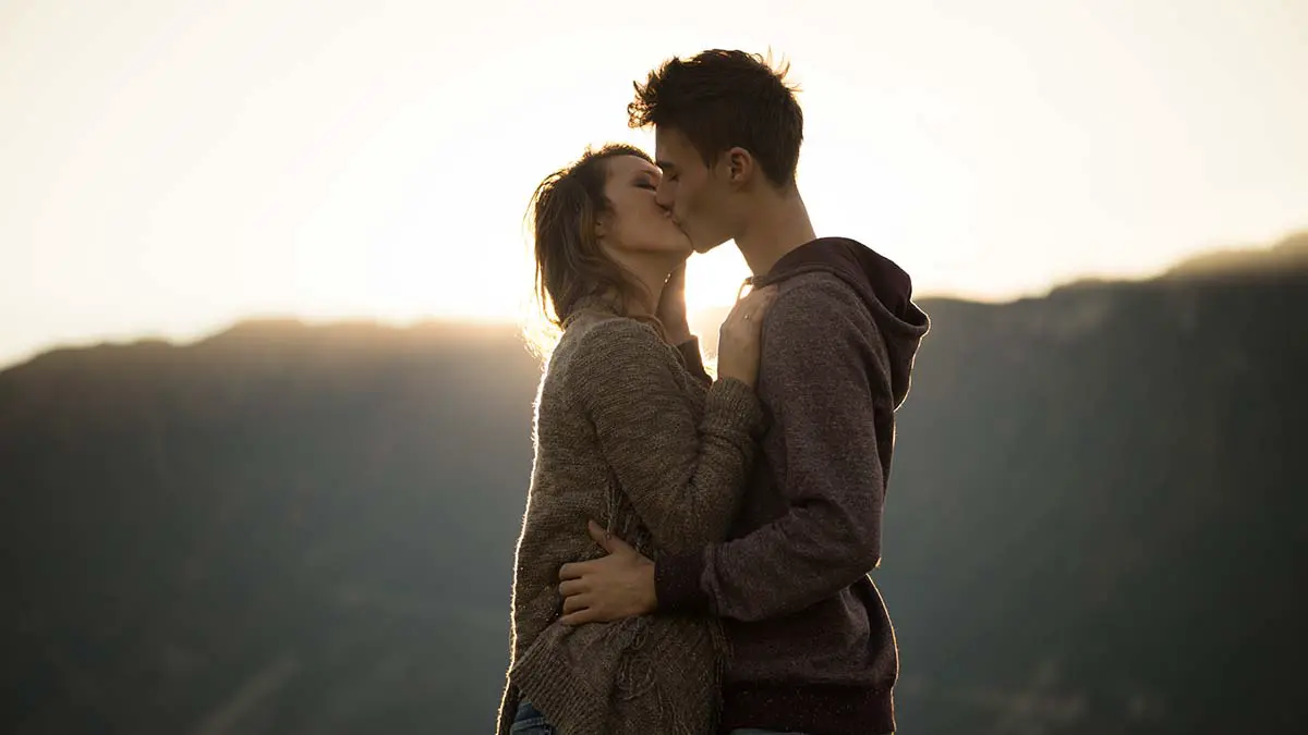 Ученые выяснили, когда и зачем предки людей начали целоваться