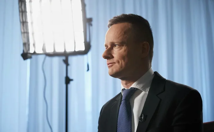peter sijyarto tramp i zelenskij okazyvayutsya pod davleniem sudbonosnyh reshenij-ul-rks-ru-0