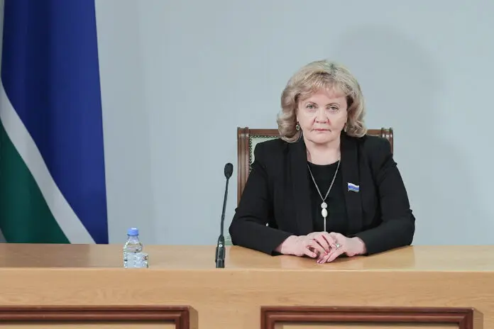 Поздравление парламентариев работникам судов Среднего Урала от Людмилы Бабушкиной-0