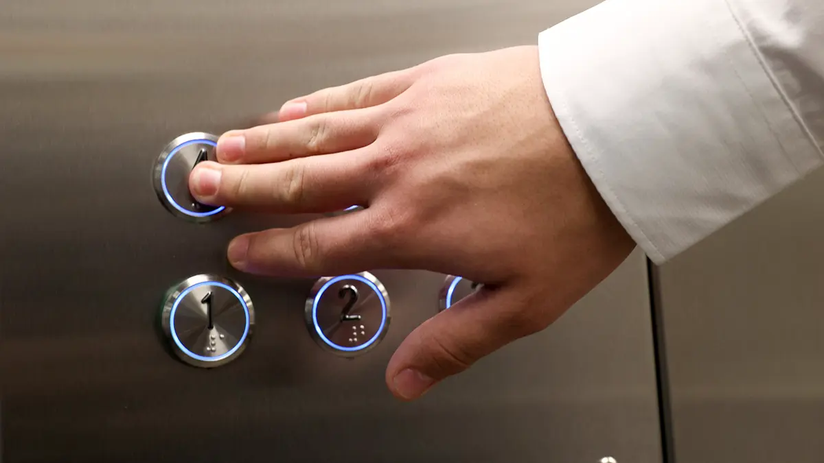 СК возбудил дело по факту пользования жителями Внукова «опасными» лифтами