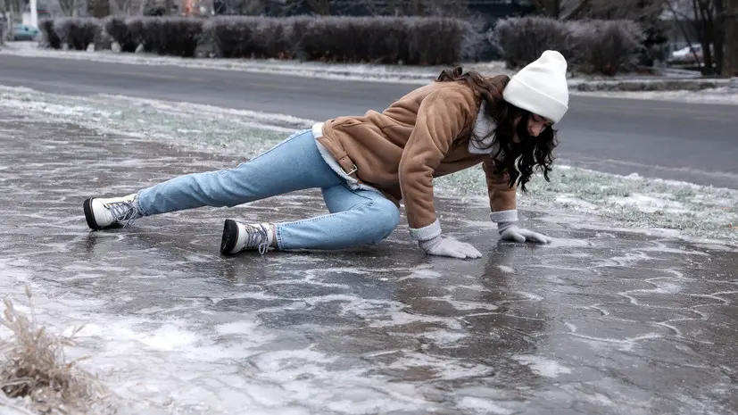 Травматолог Терновой объяснил, как избежать травм в гололёд