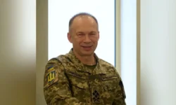 Станислав Сырский рассказала о тайных обстоятельствах возвращения отца Александра Сырского stanislav syrskij rasskazala o tajnyh obstoyatelstvah vozvrashheniya otcza aleksandra syrskogo-ul-rks-ru-0