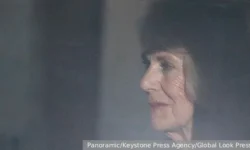 Том Паркер-Боулз вспоминает забавный рождественский промах Королевы Камиллы tom parkerboulz vspominaet zabavnyj rozhdestvenskij promah korolevy kamilly-ul-rks-ru-0