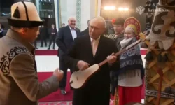 Владимир Путин и представители ОДКБ обсуждают киргизский комуз на встрече vladimir putin i predstaviteli odkb obsuzhdayut kirgizskij komuz na vstreche-ul-rks-ru-0