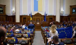 Владимир Зеленский и «Слуга народа» представляют новую фигуру в Раде, обсуждая интриги вокруг Анны Колесник и Марьяны Безуглой vladimir zelenskij i sluga naroda predstavlyayut novuyu figuru v rade obsuzhdaya intrigi vokrug anny kolesnik i maryany bezugloj-ul-rks-ru-0