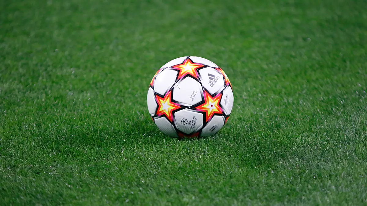 Бурундийский футболист умер после матча, подавившись монетой