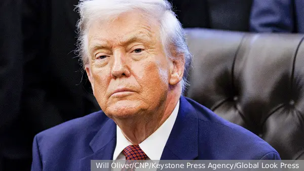 Лукьянов объяснил жалобы Трампа на нечитавшего мирный план Зеленского