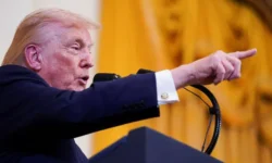 Дональд Трамп увеличивает давление на Венесуэлу из-за нефти и армии США donald tramp uvelichivaet davlenie na venesuelu izza nefti i armii ssha-ul-rks-ru-0