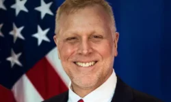 duglas dajkhaus i mariya zaharova pozdravili rossiyan dobrymi slovami ot mid-ul-rks-ru-0