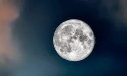 Холодная Луна и суперлуние. Владилен Санакоев делится советами по наблюдению за небом Москвы holodnaya luna i superlunie vladilen sanakoev delitsya sovetami po nablyudeniyu za nebom moskvy-ul-rks-ru-0