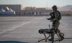 Китай внедряет инновации в вооруженные силы с помощью военных роботов и ИИ kitaj vnedryaet innovaczii v vooruzhennye sily s pomoshhyu voennyh robotov i ii-ul-rks-ru-0