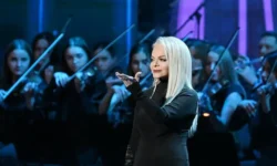 Клава Кока и Лариса Долина зажигают в клипе со звездным созвездием артистов! klava koka i larisa dolina zazhigayut v klipe so zvezdnym sozvezdiem artistov-ul-rks-ru-0