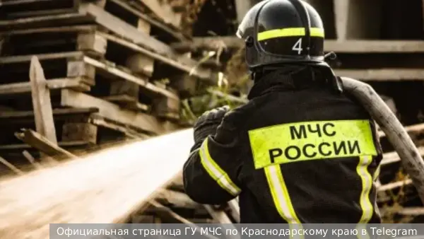 Из-за атаки БПЛА загорелись два резервуара с нефтепродуктами в порту Темрюка