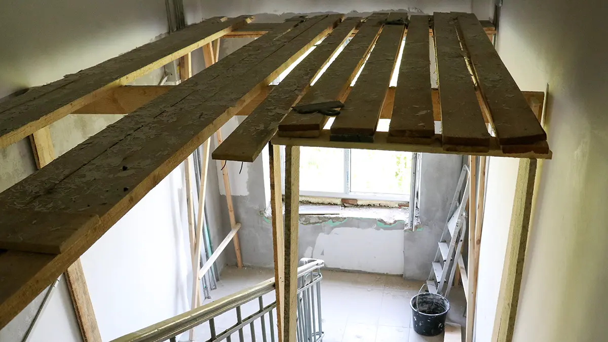 Shot: Женщина продала ветхую квартиру и потребовала обратно после ремонта